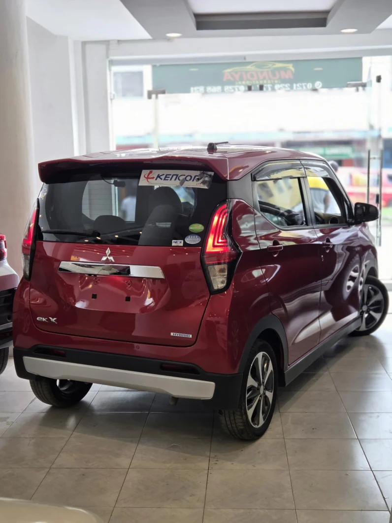 
								Mitsubishi eK X 2019 Hybrid G full									