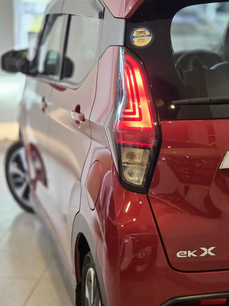 
								Mitsubishi eK X 2019 Hybrid G full									