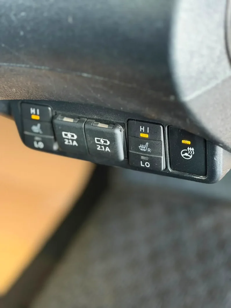 
								Toyota Sienta Hybrid 2019 G full									