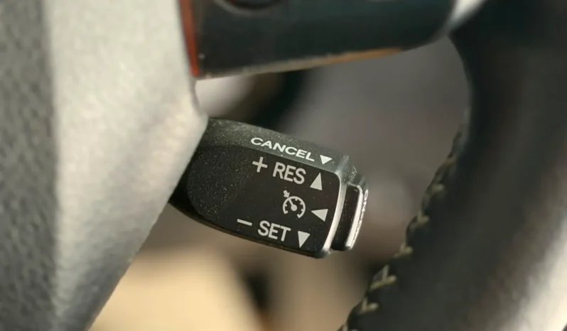 
								Toyota Sienta Hybrid 2019 G full									