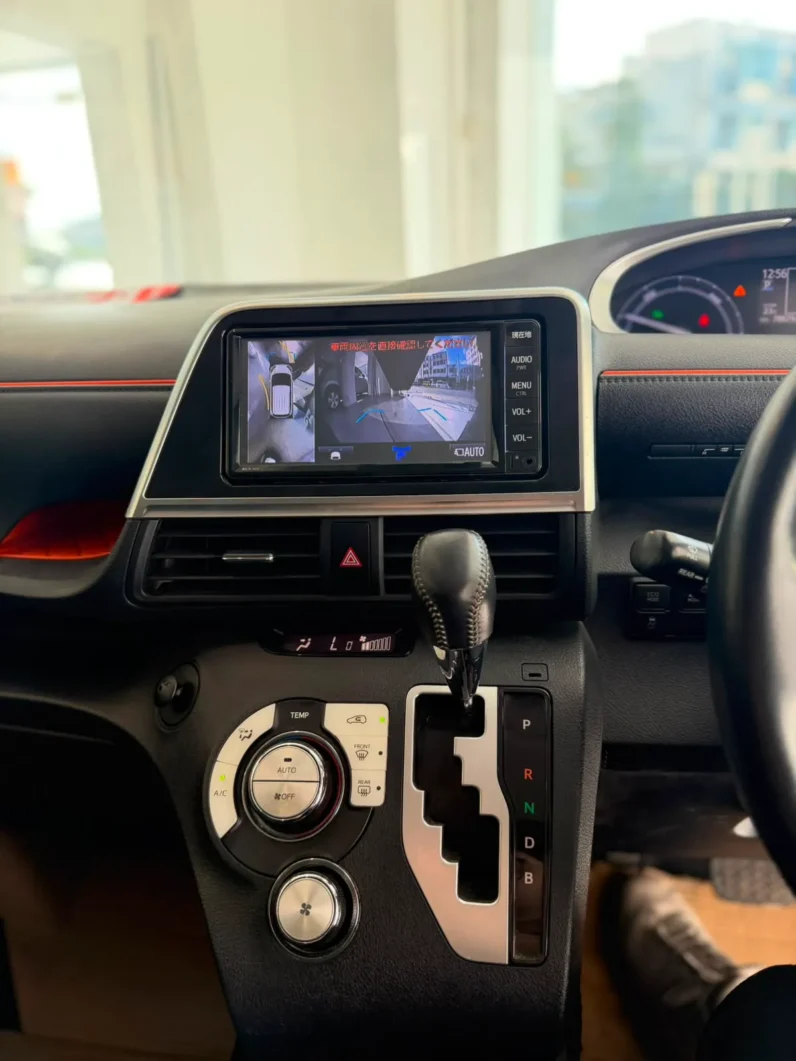 
								Toyota Sienta Hybrid 2019 G full									