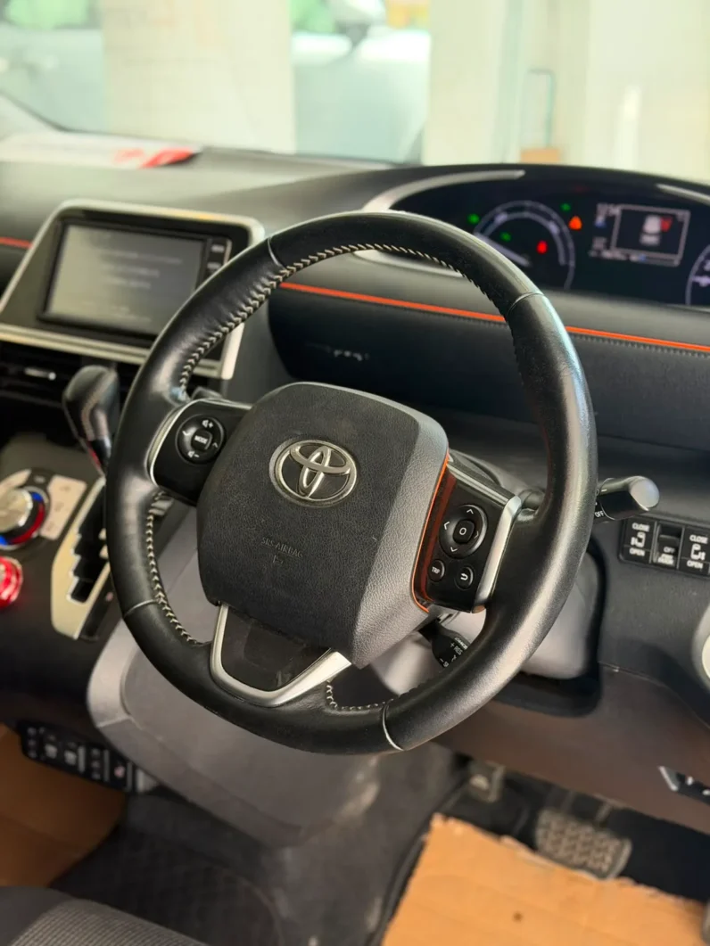 
								Toyota Sienta Hybrid 2019 G full									