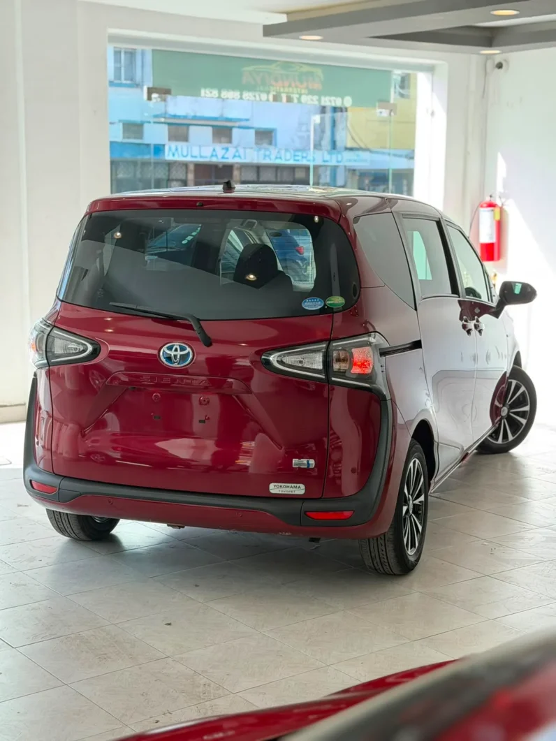 
								Toyota Sienta Hybrid 2019 G full									