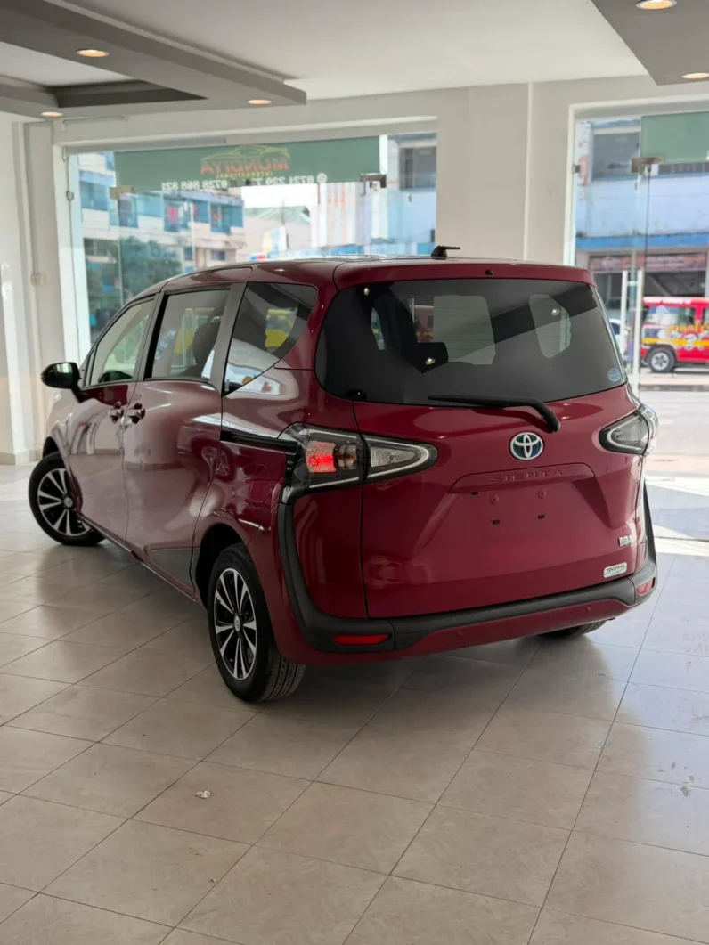 
								Toyota Sienta Hybrid 2019 G full									