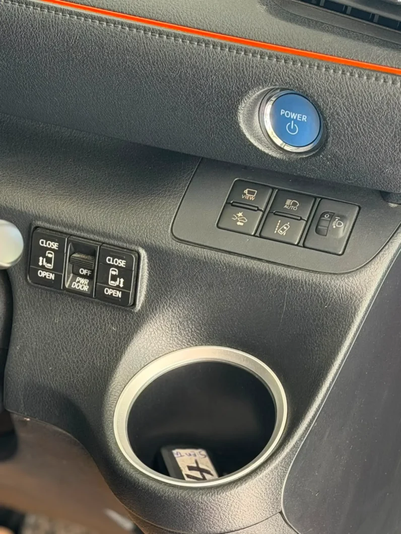 
								Toyota Sienta Hybrid 2019 G full									