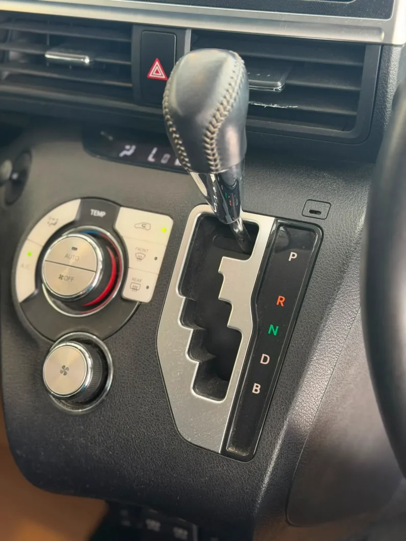
								Toyota Sienta Hybrid 2019 G full									