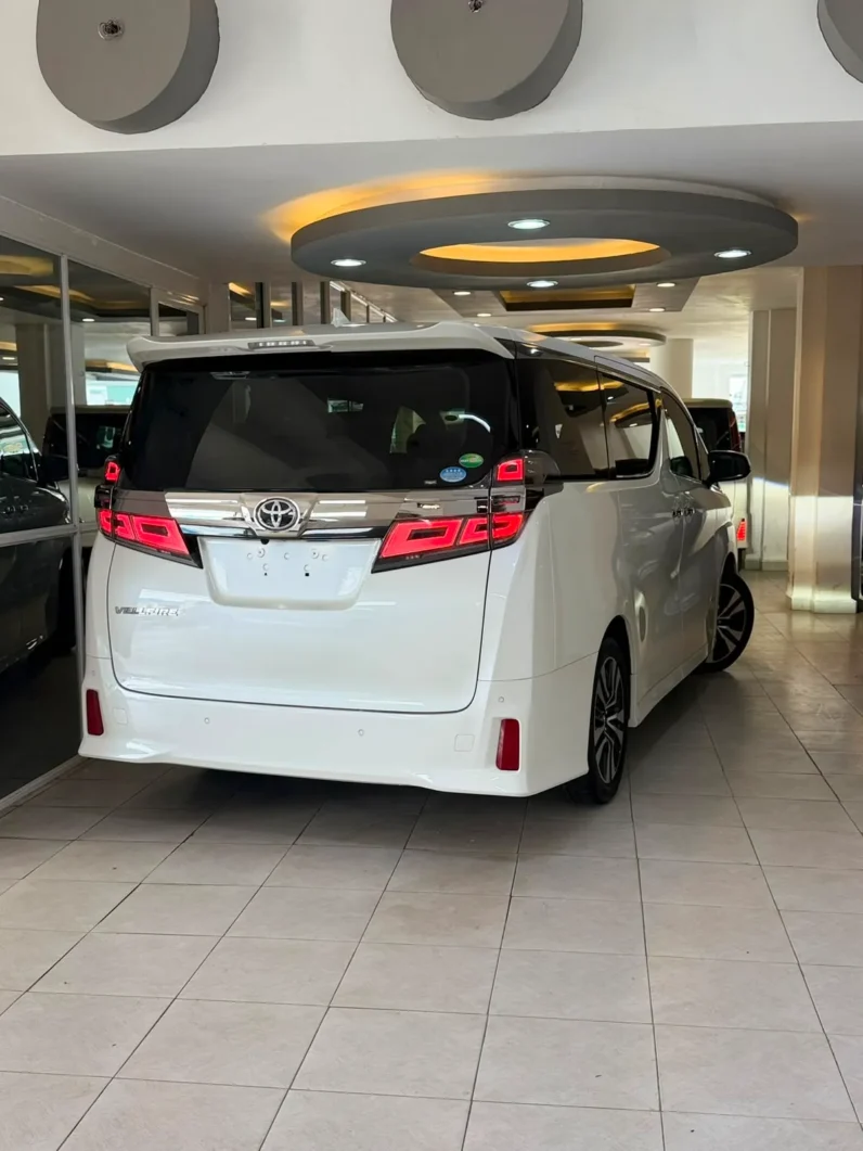 
								Toyota Vellfire 2019 Z G Edition Double Sunroof Power Captain Seats full									