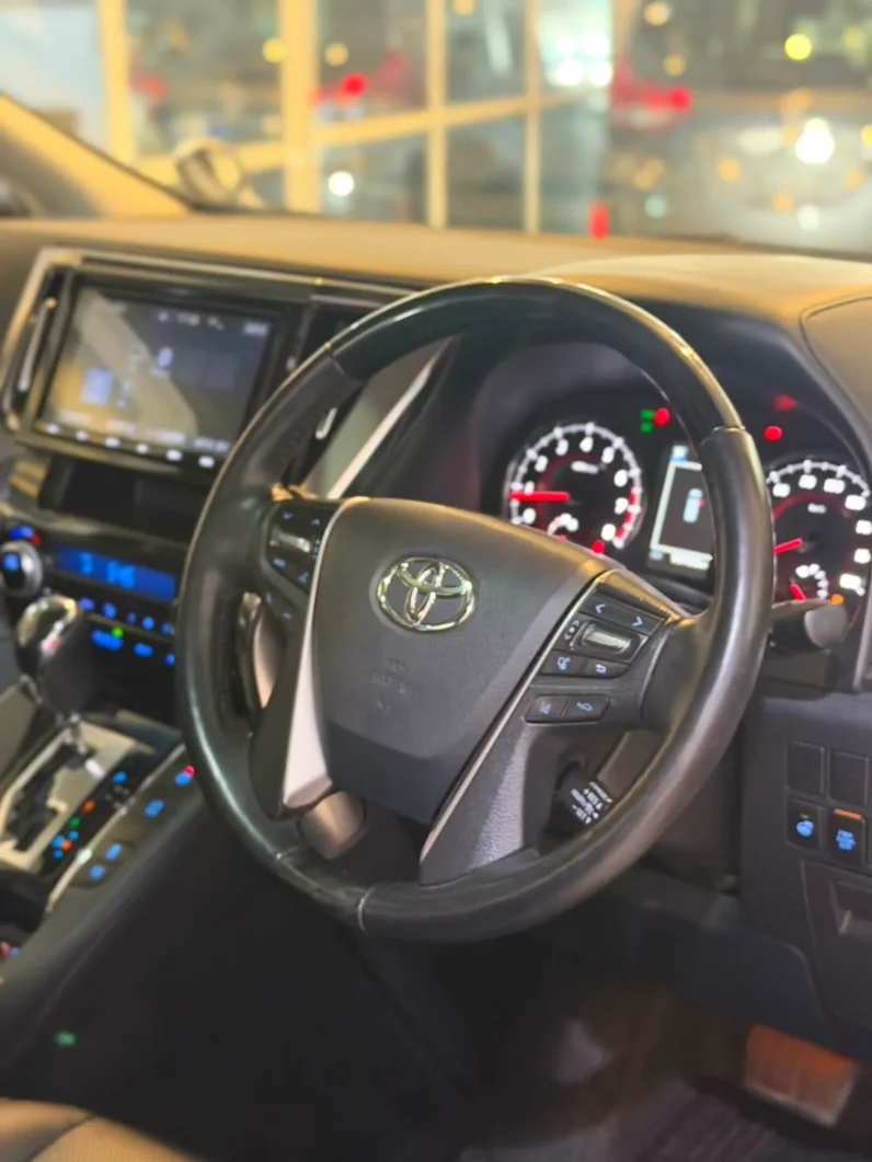 
								Toyota Vellfire 2019 Z G Edition Double Sunroof Power Captain Seats full									