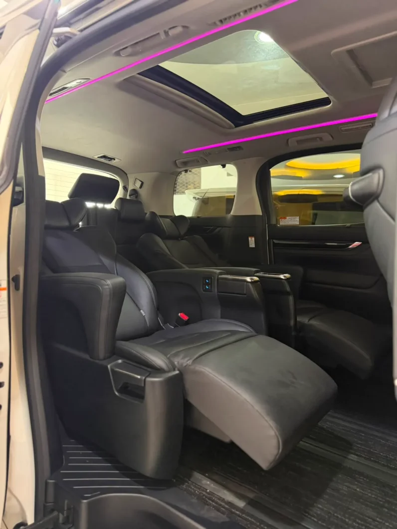 
								Toyota Vellfire 2019 Z G Edition Double Sunroof Power Captain Seats full									