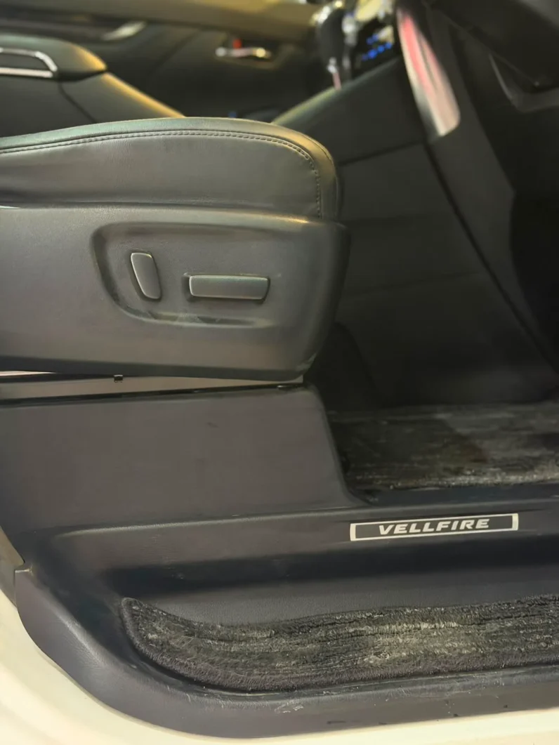 
								Toyota Vellfire 2019 Z G Edition Double Sunroof Power Captain Seats full									