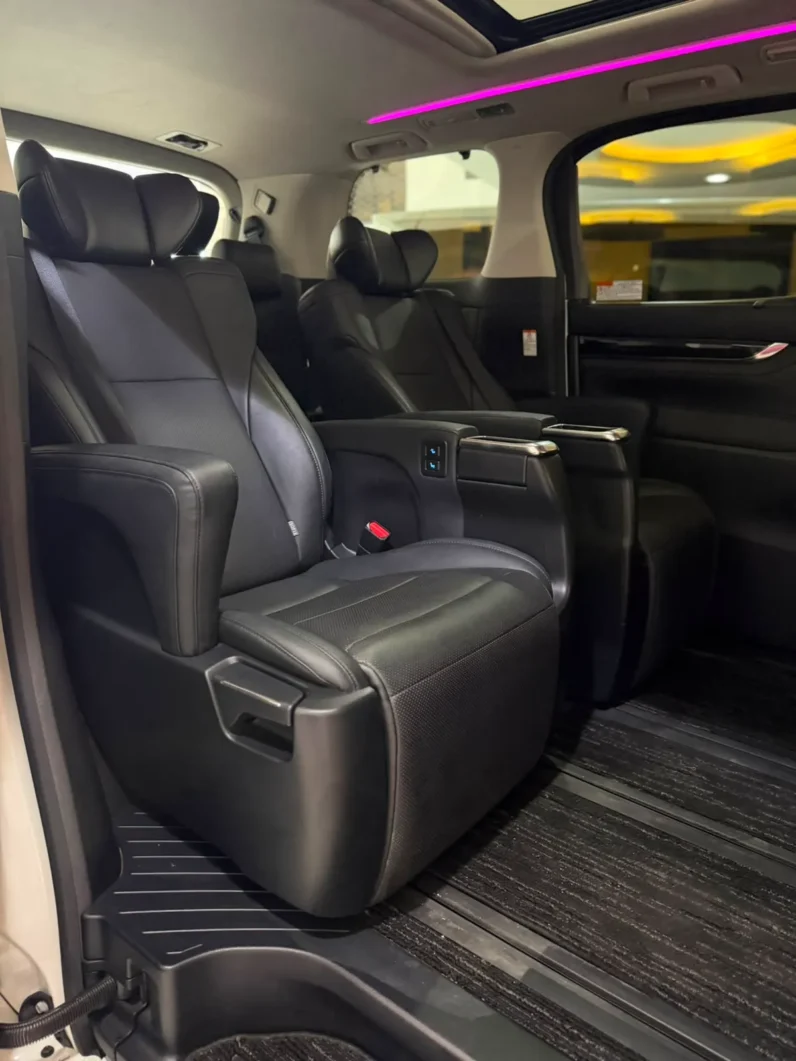 
								Toyota Vellfire 2019 Z G Edition Double Sunroof Power Captain Seats full									