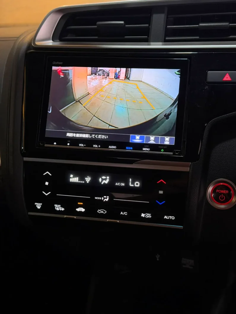 
								Honda Fit Hybrid 2019 L Honda Sensing full									