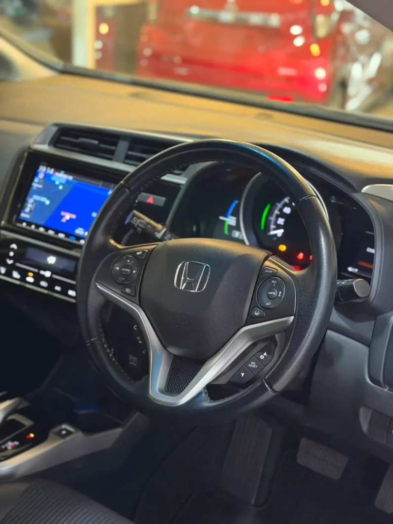 
								Honda Fit Hybrid 2019 L Honda Sensing full									