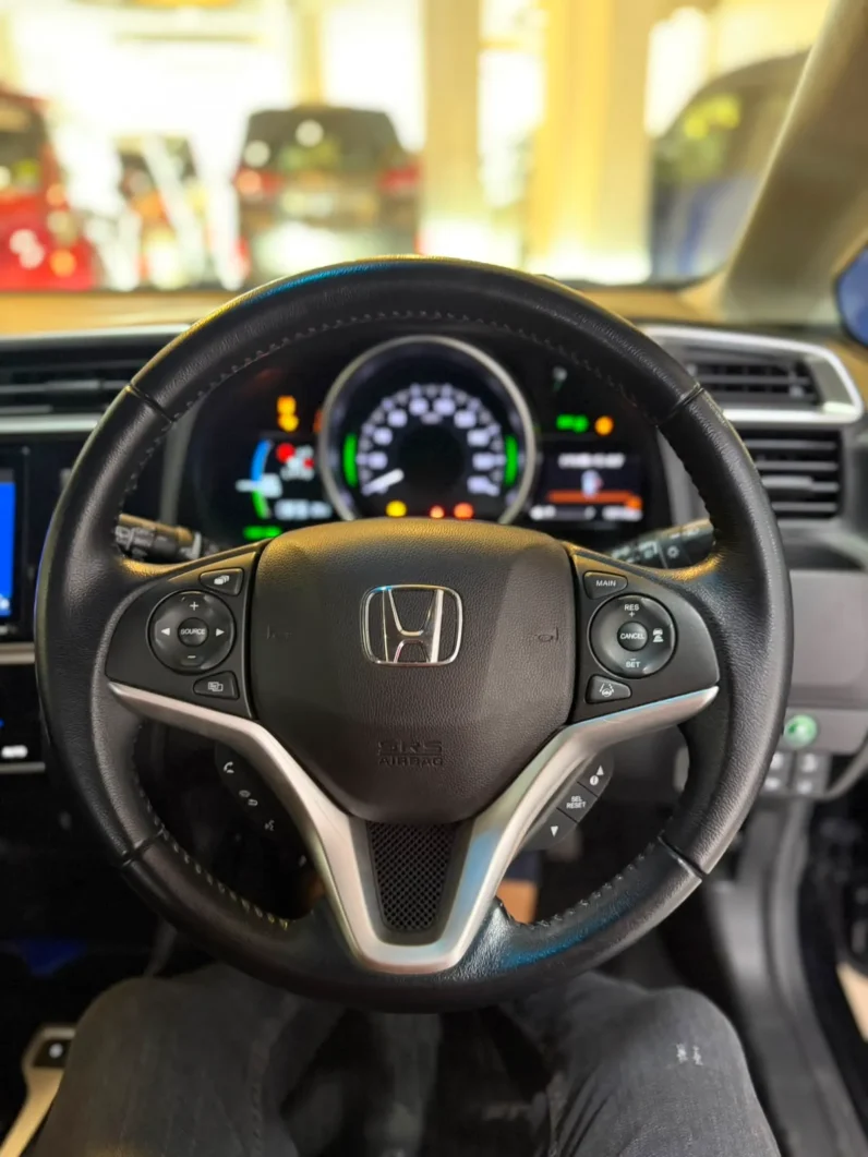 
								Honda Fit Hybrid 2019 L Honda Sensing full									