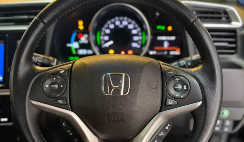 
								Honda Fit Hybrid 2019 L Honda Sensing full									