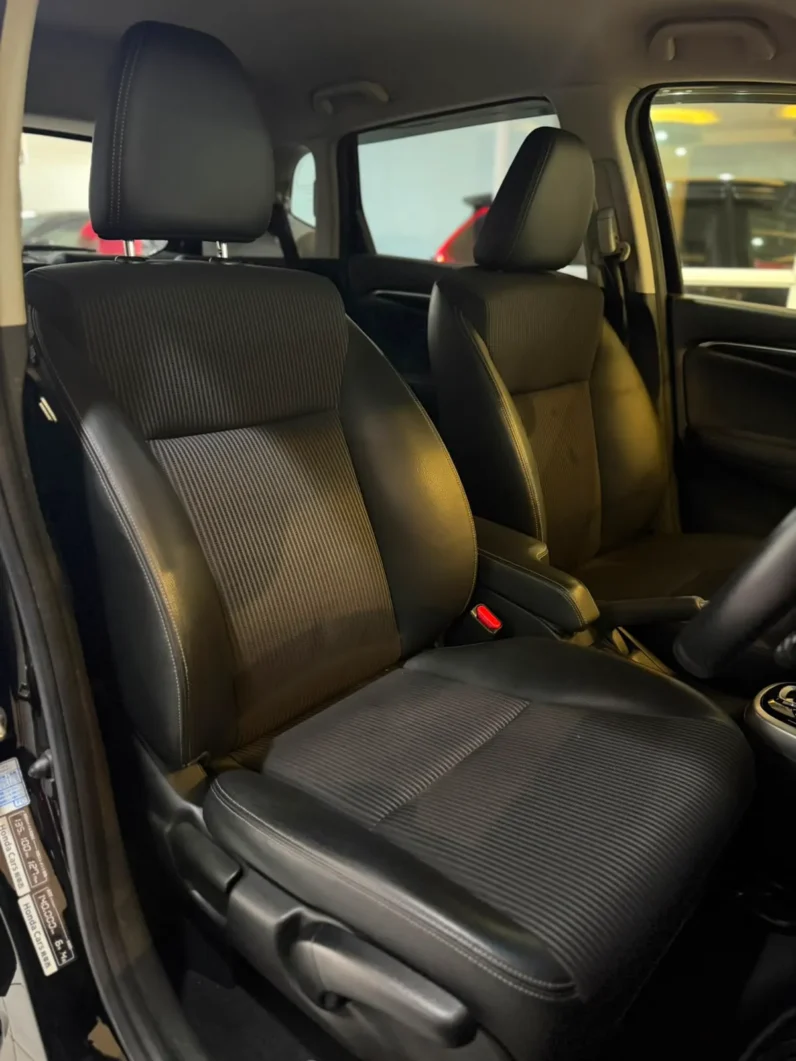 
								Honda Fit Hybrid 2019 L Honda Sensing full									