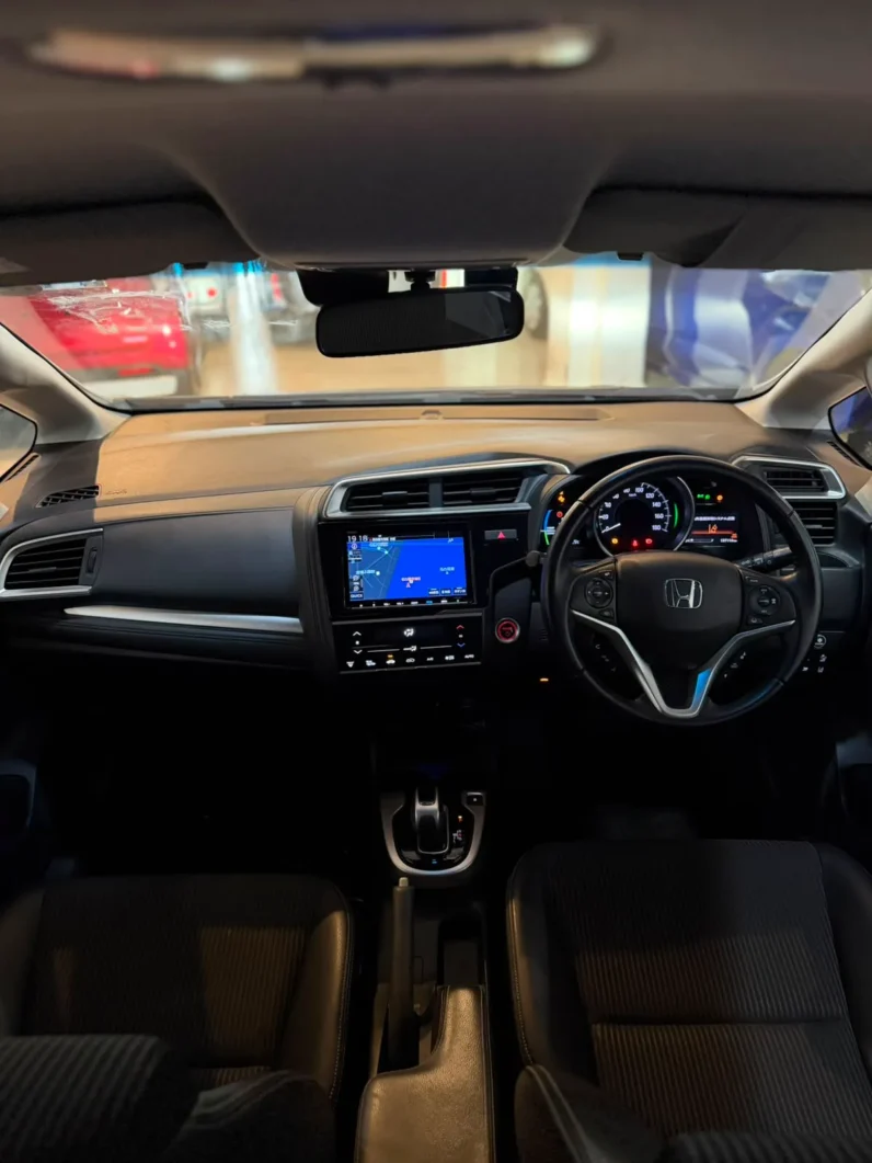 
								Honda Fit Hybrid 2019 L Honda Sensing full									