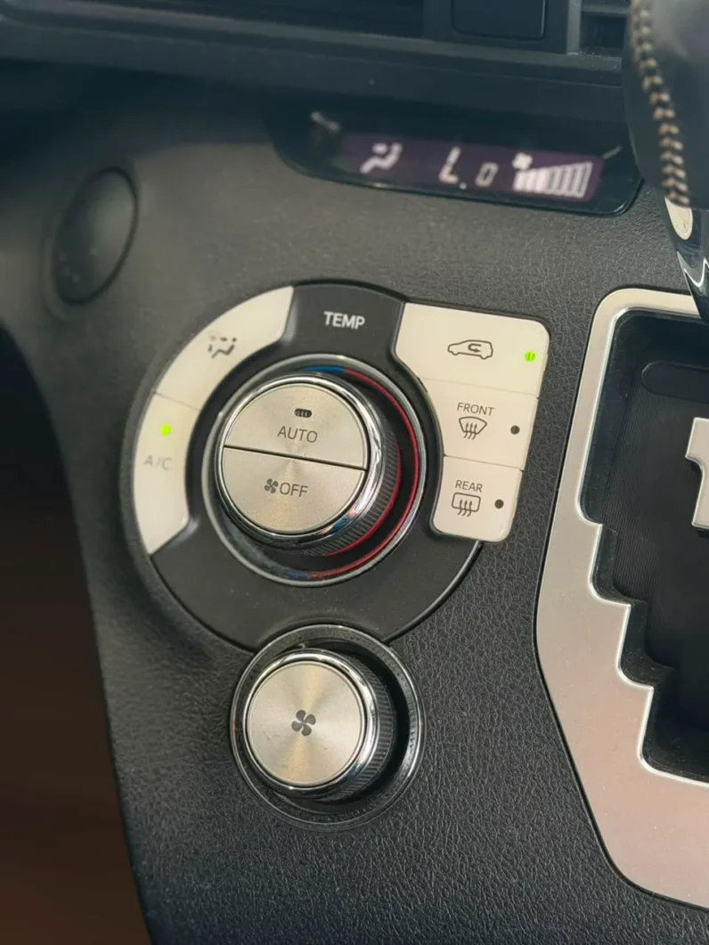 
								Toyota Sienta Hybrid 2019 G full									