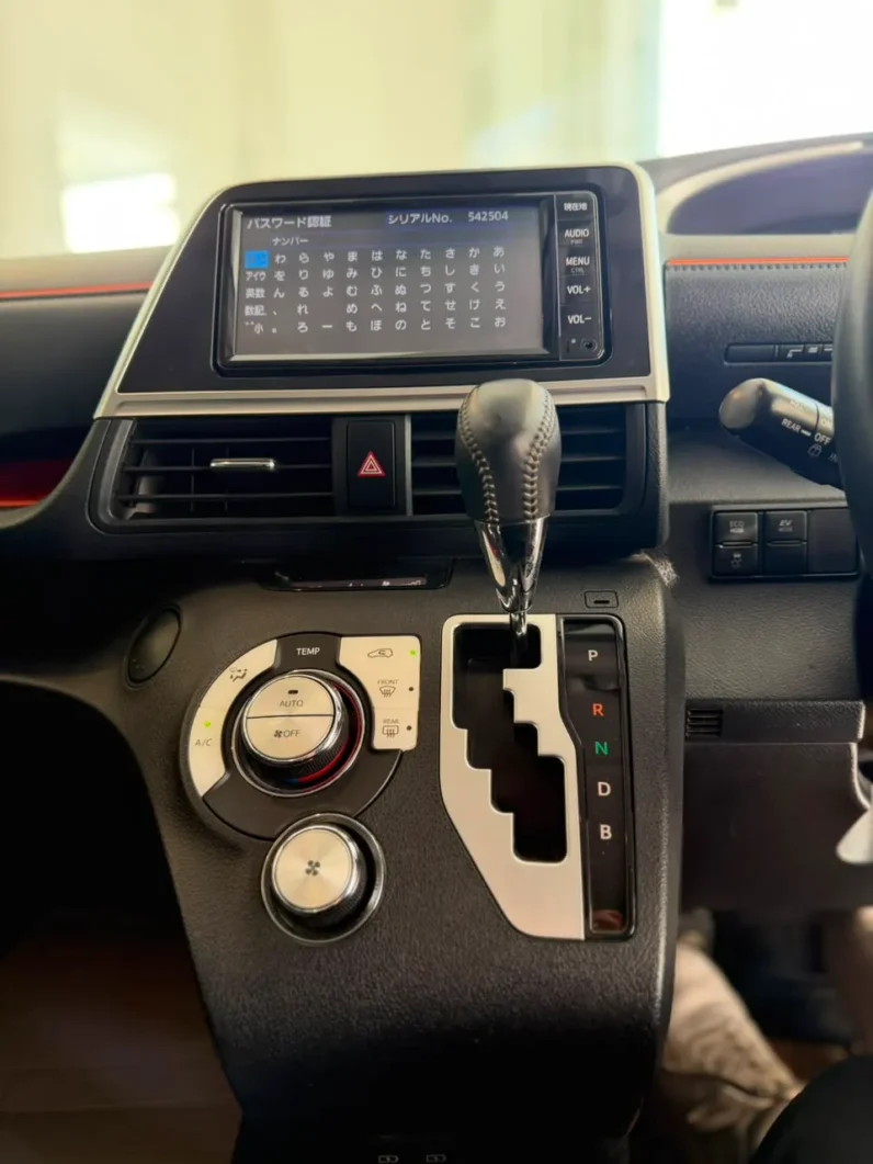 
								Toyota Sienta Hybrid 2019 G full									