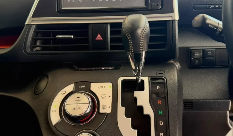 
								Toyota Sienta Hybrid 2019 G full									