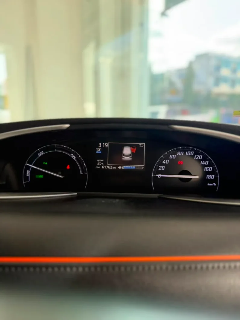 
								Toyota Sienta Hybrid 2019 G full									