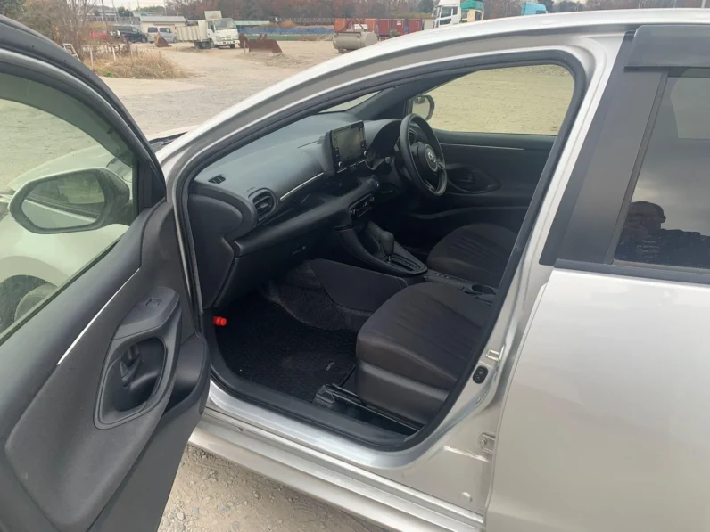 
								Toyota Yaris Hybrid 2020 full									