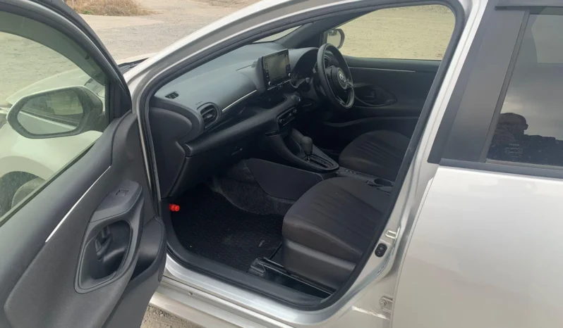 
								Toyota Yaris Hybrid 2020 full									