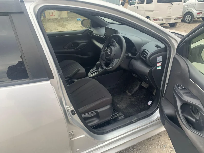 
								Toyota Yaris Hybrid 2020 full									