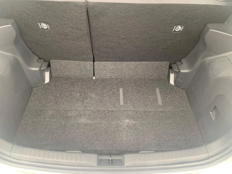 
								Toyota Yaris Hybrid 2020 full									