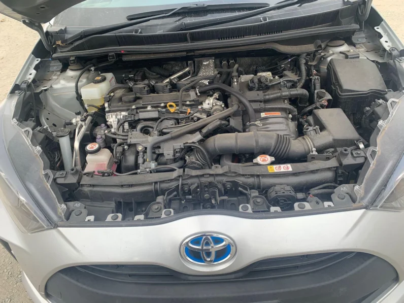 
								Toyota Yaris Hybrid 2020 full									