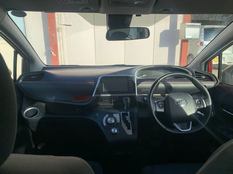 
								Toyota Sienta Hybrid 2019 G full									