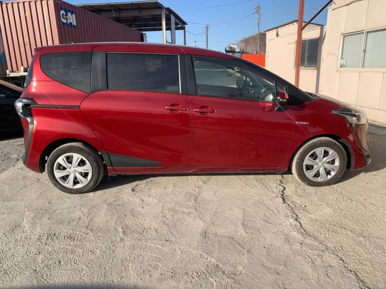 
								Toyota Sienta Hybrid 2019 G full									