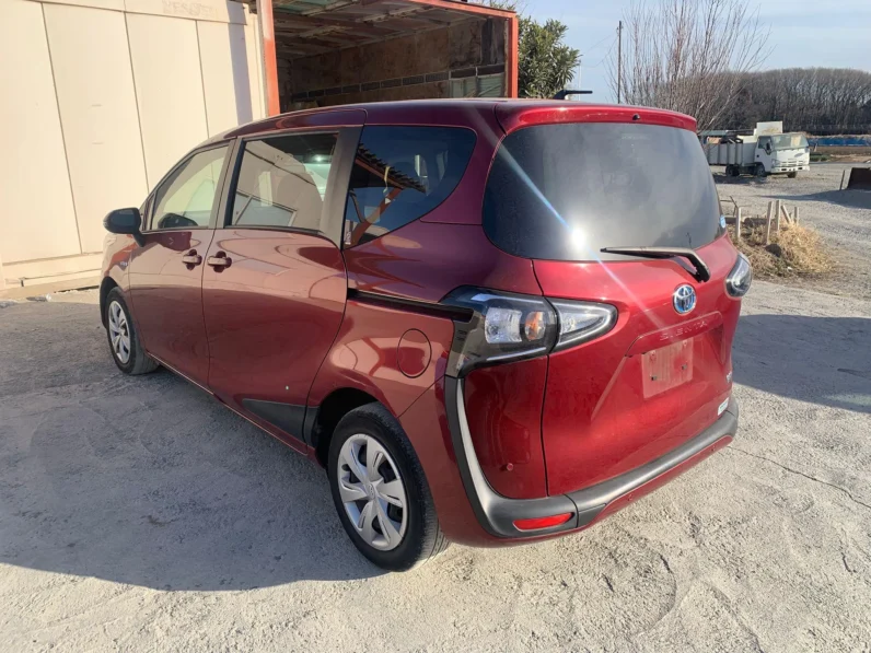 
								Toyota Sienta Hybrid 2019 G full									