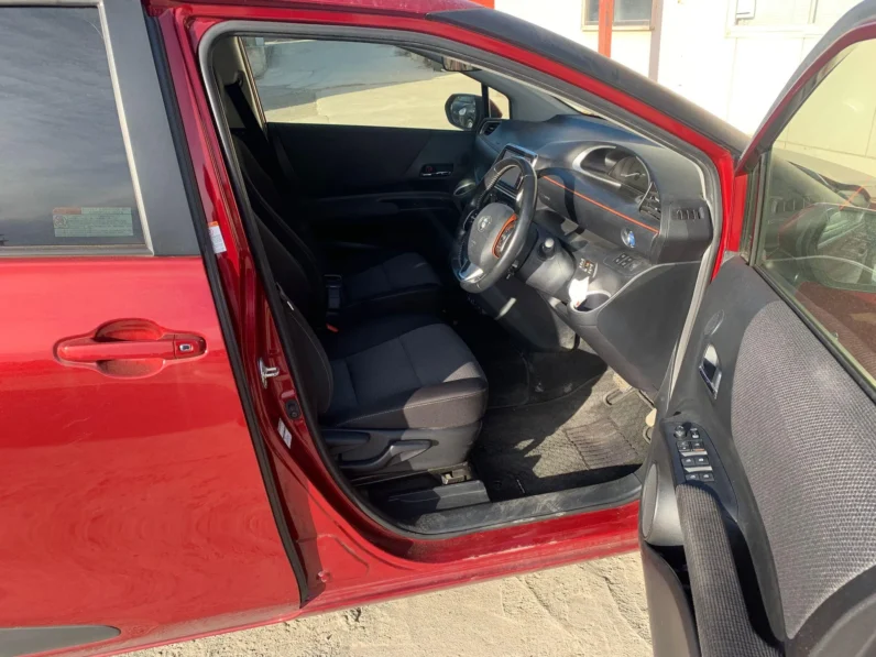 
								Toyota Sienta Hybrid 2019 G full									