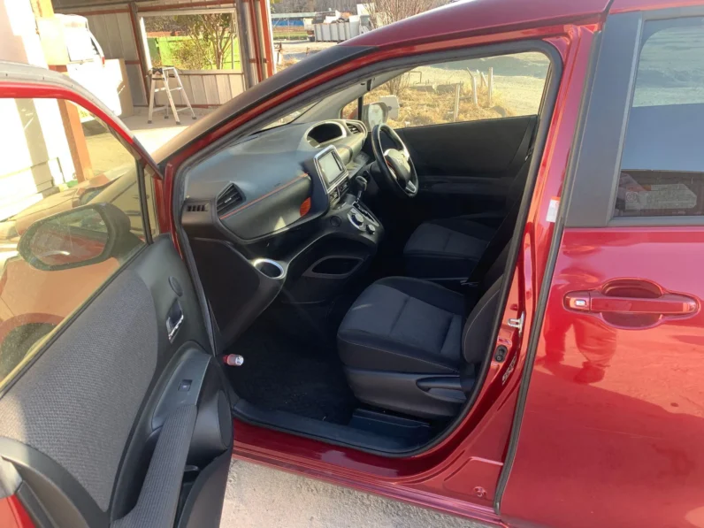 
								Toyota Sienta Hybrid 2019 G full									