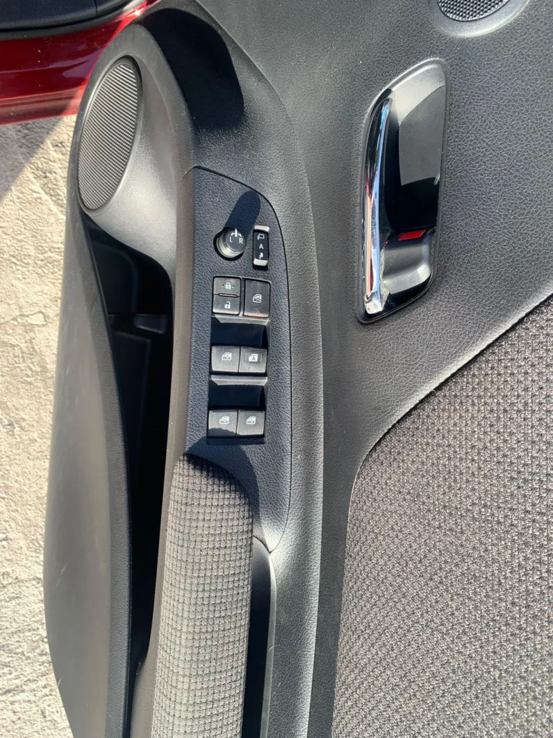 
								Toyota Sienta Hybrid 2019 G full									