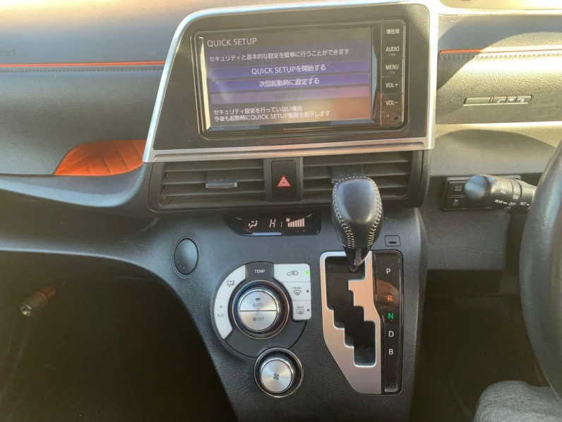 
								Toyota Sienta Hybrid 2019 G full									