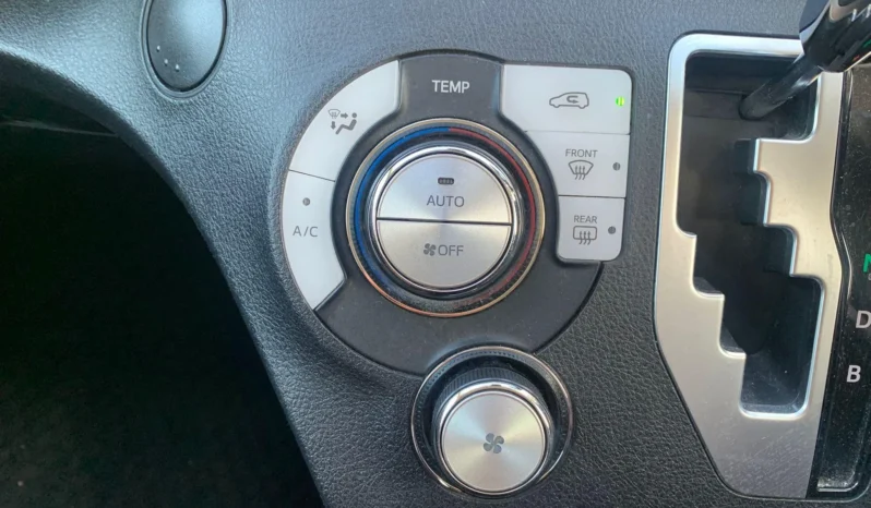 
								Toyota Sienta Hybrid 2019 G full									