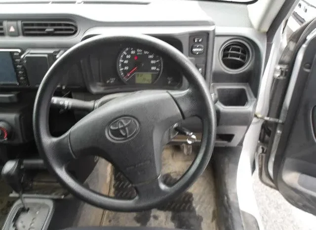 
								Toyota Probox 2019 DX Comfort 2WD full									