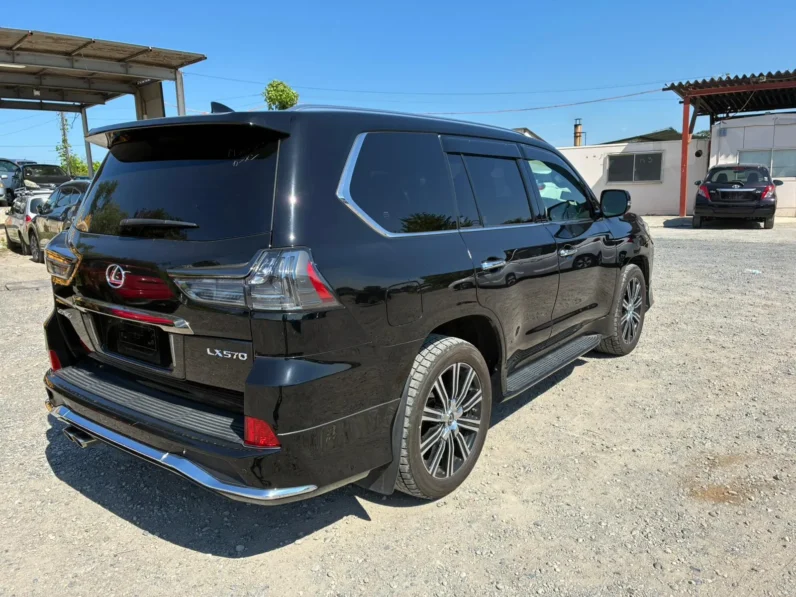 
								Lexus LX570 2020 Black Sequence Si full									