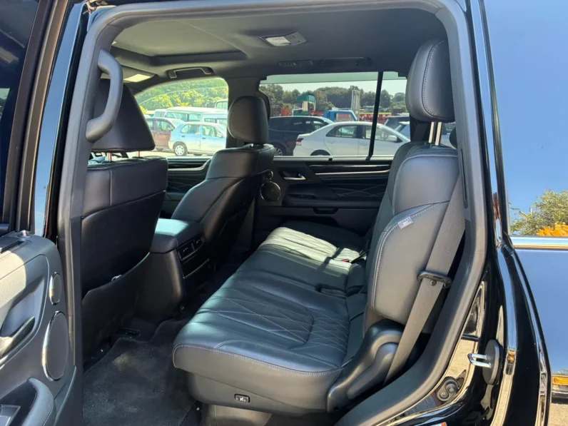 
								Lexus LX570 2020 Black Sequence Si full									
