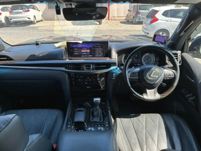 
								Lexus LX570 2020 Black Sequence Si full									