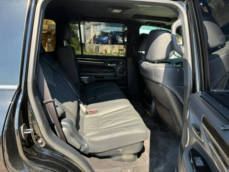 
								Lexus LX570 2020 Black Sequence Si full									