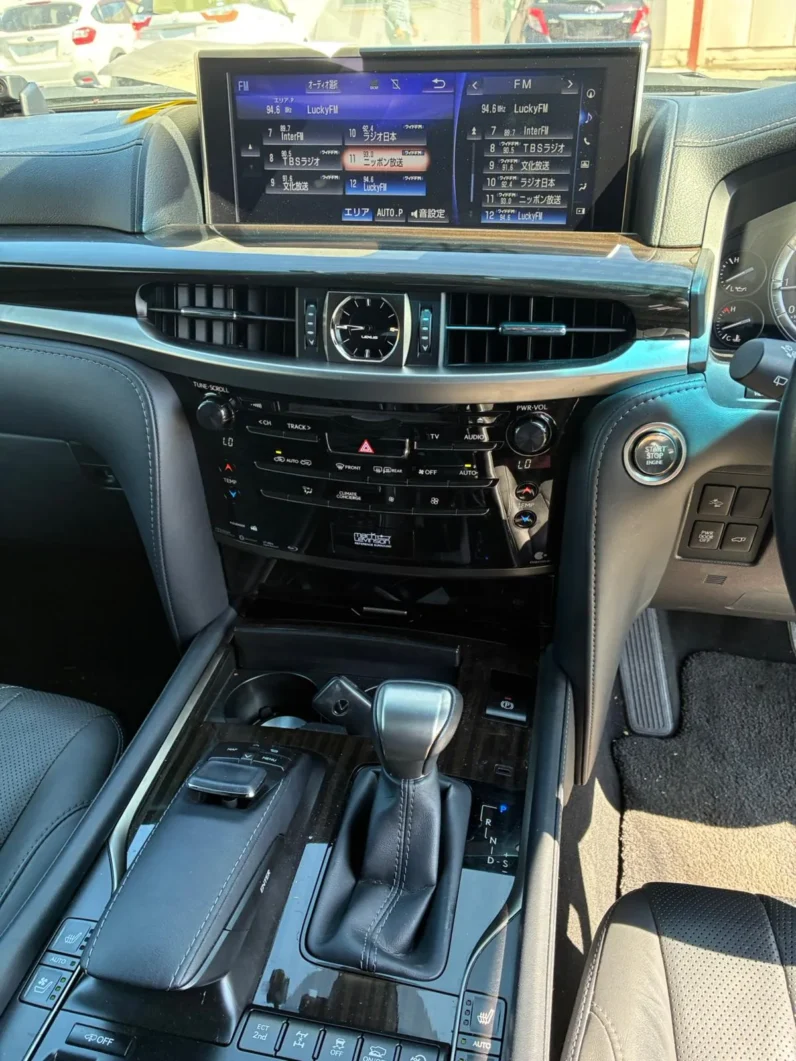 
								Lexus LX570 2020 Black Sequence Si full									