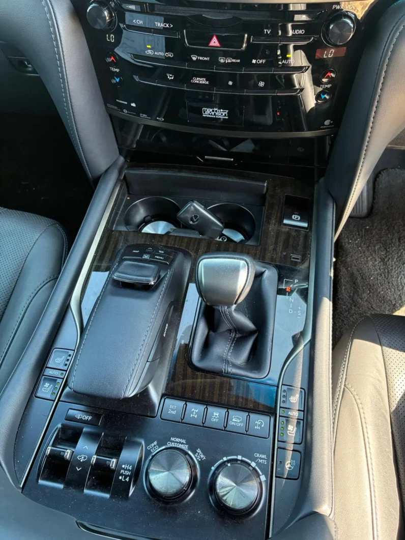 
								Lexus LX570 2020 Black Sequence Si full									