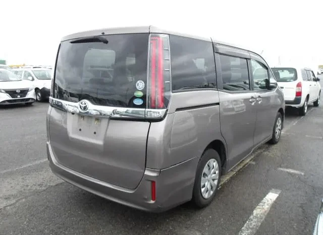 
								Toyota Noah 2019 2WD 8 Seater full									