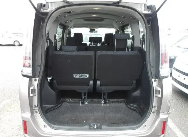
								Toyota Noah 2019 2WD 8 Seater full									