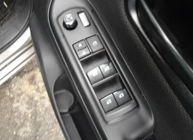 
								Toyota Noah 2019 2WD 8 Seater full									
