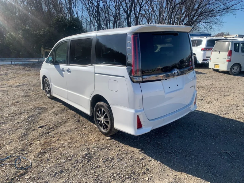 
								Toyota Noah WXB Non hybrid 2019 full									