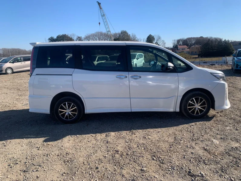
								Toyota Noah WXB Non hybrid 2019 full									
